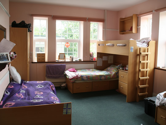 Комната, в которой проживают дети младшего возраста British Study Centres, Wycliffe College