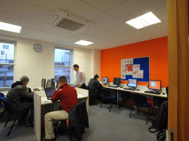 Компьютерный класс в EC, Brighton