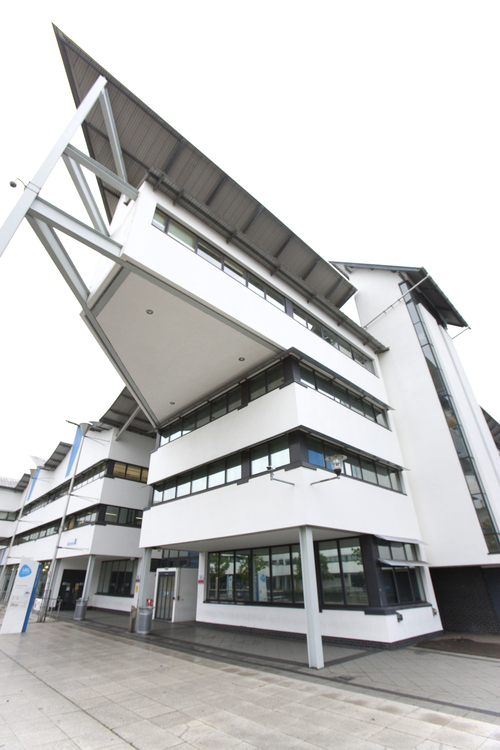 Здание школы Embassy Summer, London Docklands Здание школы Embassy Summer, London Docklands