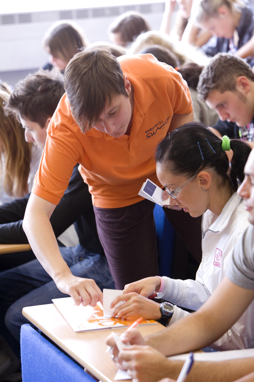 Студенты на занятии в школе Embassy Summer Schools, London – Mile End Студенты на занятии в школе Embassy Summer Schools, London – Mile End