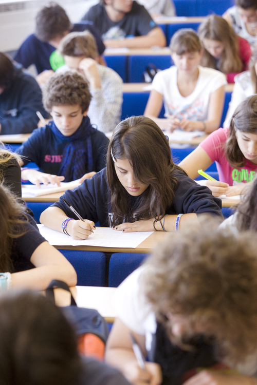 Студенты на занятии в школе Embassy Summer Schools, London – Mile End Студенты на занятии в школе Embassy Summer Schools, London – Mile End