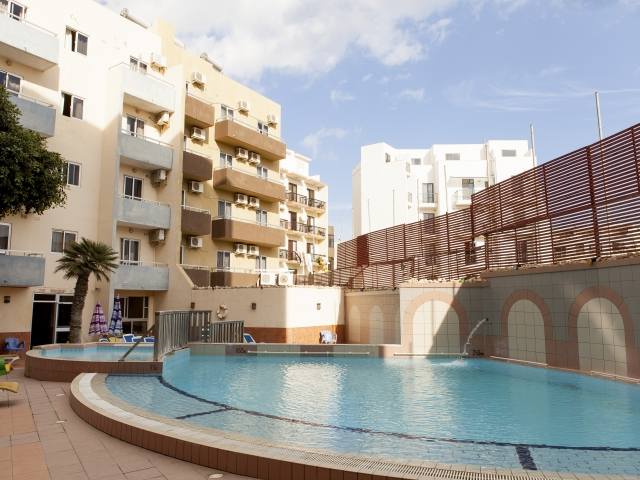 Бассейн Canifor Hotel, EC Malta Бассейн Canifor Hotel, EC Malta