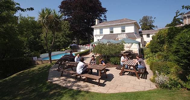 Внутренний дворик Kaplan, Torquay Внутренний дворик Kaplan, Torquay