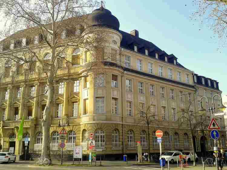 Здание школы Goethe-Institute, Frankfurt