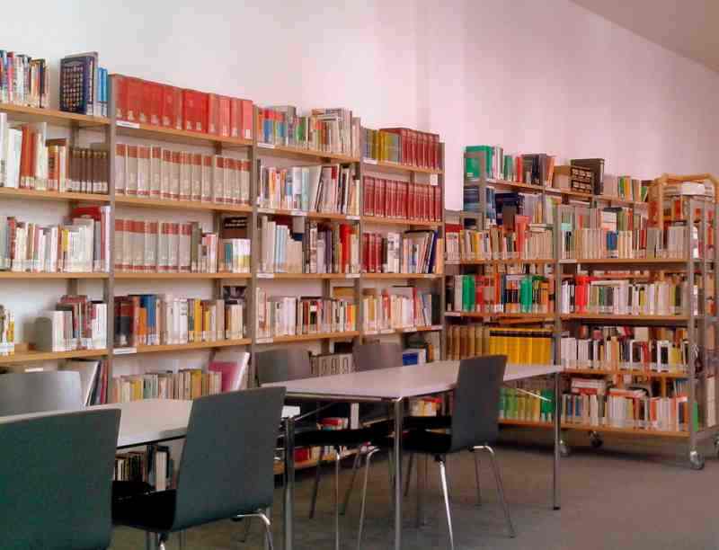Библиотека в Goethe-Institute, Frankfurt