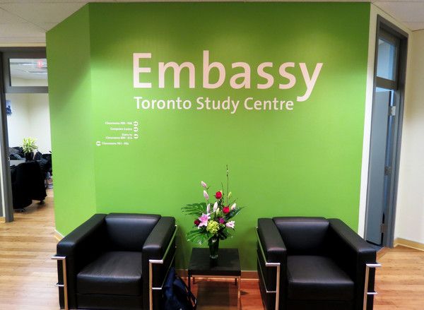 Холл в Embassy English & Pathways, Toronto