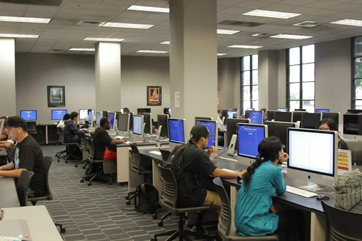 Компьютерный класс Kaplan, California (Irvine Valley College)