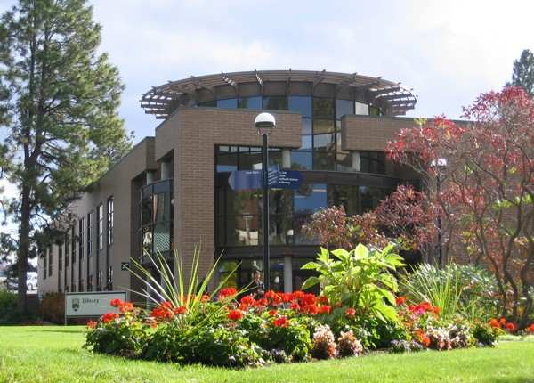 Библиотека на территории Thompson Rivers University