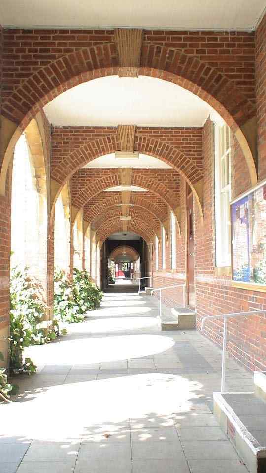 Учебное здание Churchill House, Royal Russell School Учебное здание Churchill House, Royal Russell School