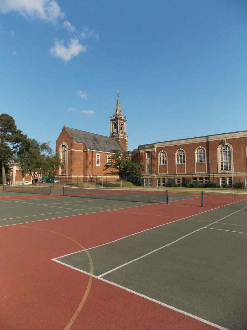 Теннисный корт в Churchill House, Royal Russell School Теннисный корт в Churchill House, Royal Russell School