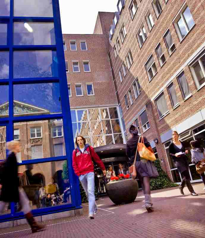 Внутренний двор The University of Groningen Внутренний двор The University of Groningen