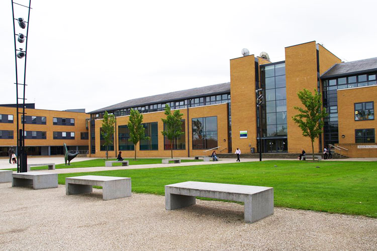 Кампус University of Surrey Кампус University of Surrey