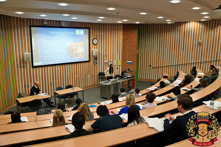 Лекционная аудитория University of Sussex Лекционная аудитория University of Sussex