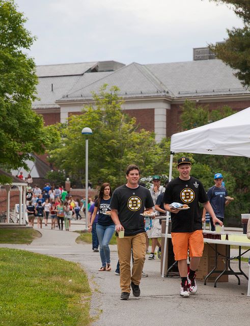Студенты The University of Maine во время обеда Студенты The University of Maine во время обеда