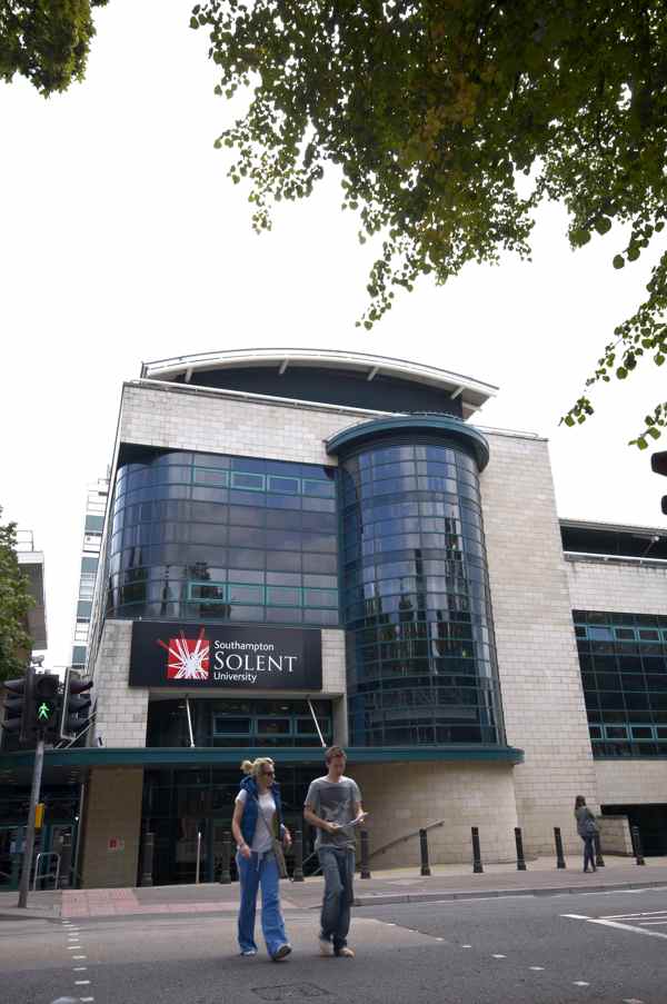 Экстерьер университета Solent University Экстерьер университета Solent University