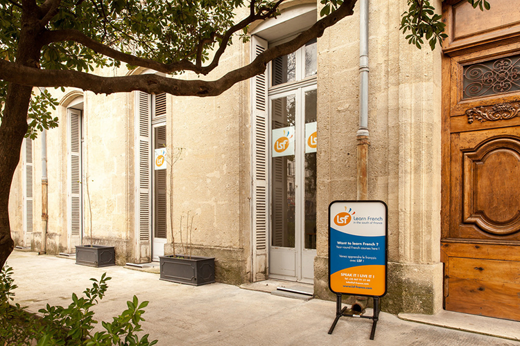 Вид на главный вход LSF, Montpellier