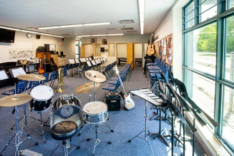 Музыкальный класс при Bodwell High School