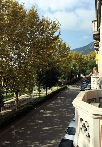 Вид на променад из окна школы Accademia Italiana Вид на променад из окна школы Accademia Italiana