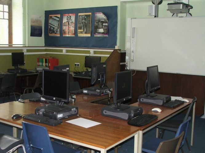 Компьютерный класс при Saint Leonards School