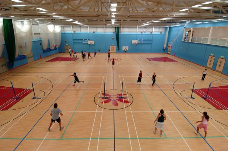 Занятия баскетболом в Thames Valley Summer Schools, Sevenoaks