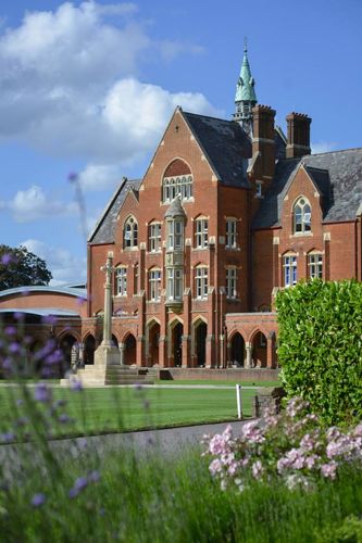 Здание школы Thames Valley Summer Schools, Leatherhead Здание школы Thames Valley Summer Schools, Leatherhead