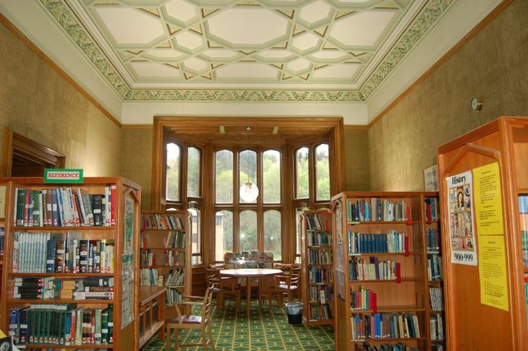 Библиотека в Strathallan School