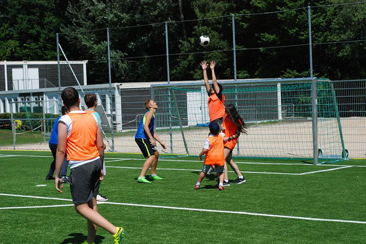 Занятия футболом в College Du Leman, Summer Camps