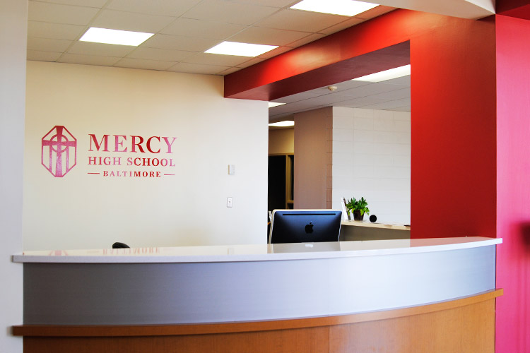 Рецепция Mercy High School